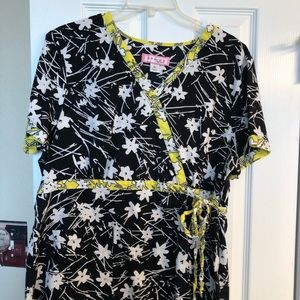 KOI XL Scrub Top. Pre-Owned but looks new & true to size!